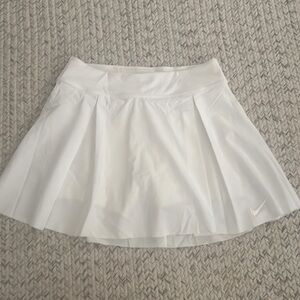 NWOT Nike tennis skirt